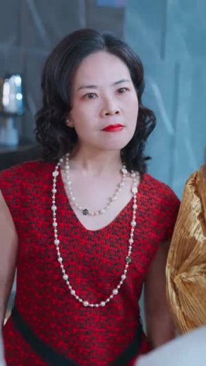 三个女儿把老妈宠翻天（34集）温柔追捕短剧