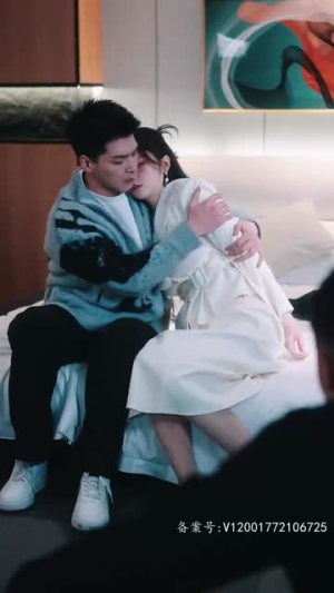 闪婚后老公天天给钱花（99集）精彩短剧上线