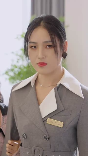 穿成替身后，她连夜攻读月嫂手册（99集）追风的女孩短剧