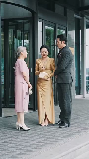 中年闪婚老伴竟是全国首富(80集) 中年闪婚老伴竟是全国首富(80集)男频短剧推荐