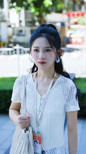 她在寒风中绽放（87集）爆款短剧推荐