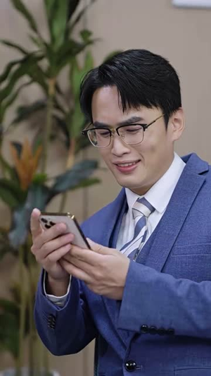 号外，重生大佬掉马甲了（94集）短剧精彩片段