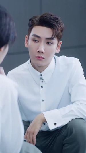 女扮男装后总裁念念不忘（83集）集免费看短剧