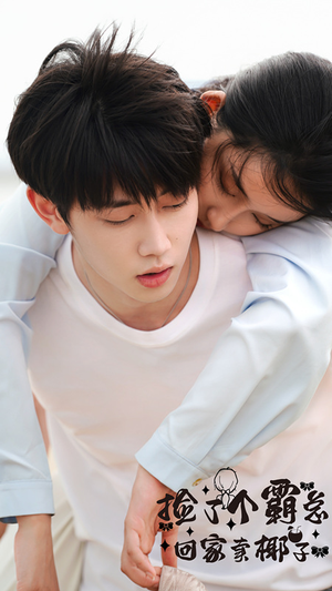 捡了个霸总回家卖椰子（70集）热播短剧排行榜