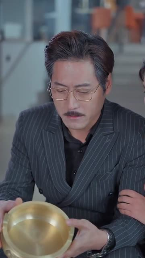 穿古通今，她娇养战神王爷（80集）最火短剧推荐