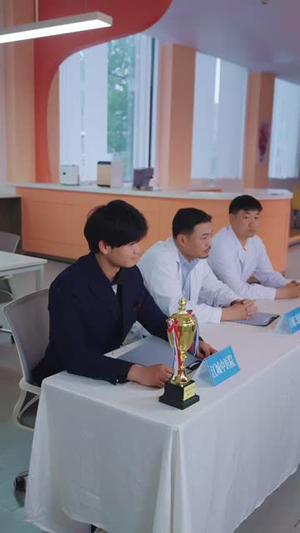 急诊室外的那个电话（40集）抢先看热门短剧