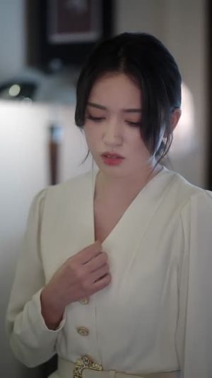 鸢尾盛开时恋她成瘾（20集）原创精彩短剧