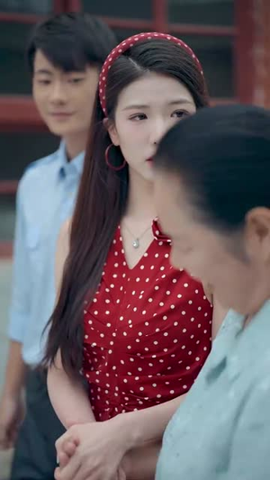 穿书1975炮灰女配不干了(80集) 穿书1975炮灰女配不干了(80集)解说文案