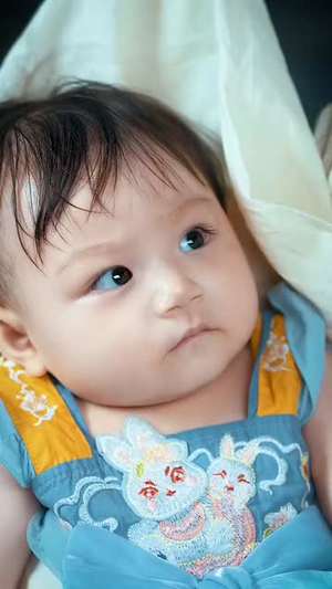 满朝文武吃大瓜公主崽崽被团宠（80集）快来看短剧