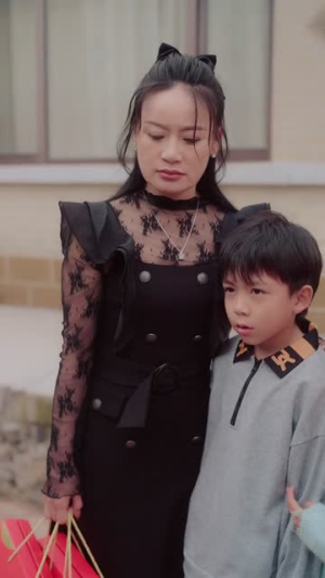 中年被裁后，我拿下总裁弟弟（66集）在哪里可以全集