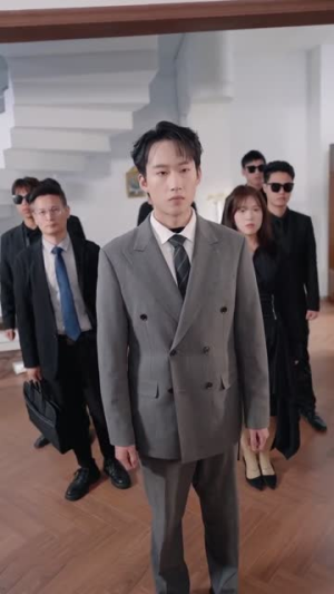 女将军挥挥拳，豪门老公乖成犬（80集）精彩的短剧