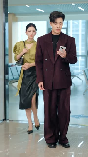 拦下影帝豪车后,我与他契约成婚(94集) 拦下影帝豪车后,我与他契约成婚(94集)海量资源免费看