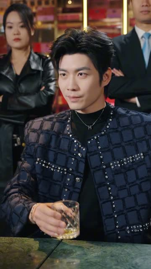 神豪逆袭:从分手开始无敌(76集) 神豪逆袭:从分手开始无敌(76集)一口气追完短剧